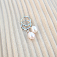 FRESHWATER PEARL HUGGIES - Silver