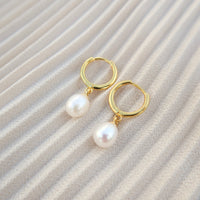 FRESHWATER PEARL HUGGIES - Gold
