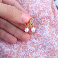 FRESHWATER PEARL HUGGIES - Gold