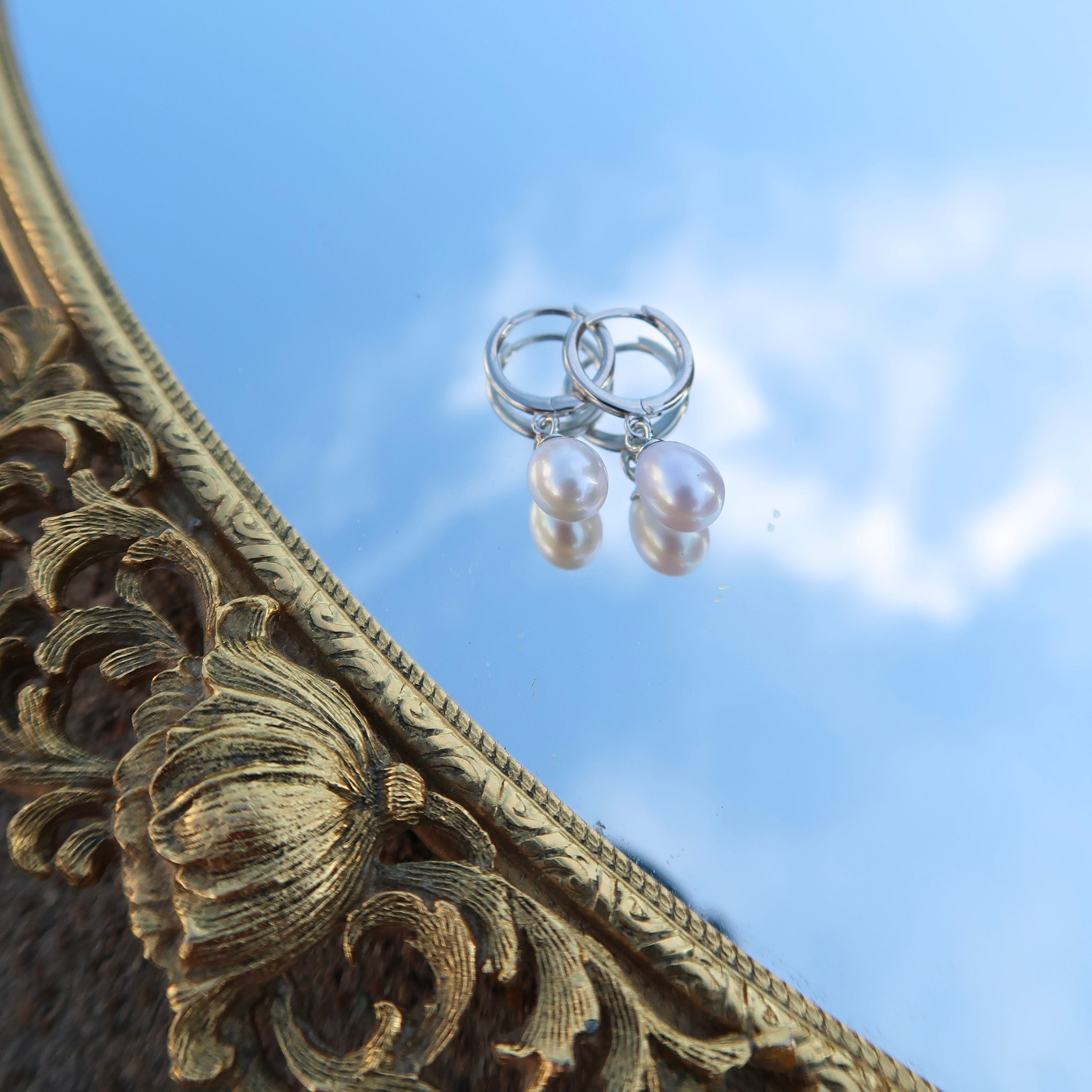 FRESHWATER PEARL HUGGIES - Silver