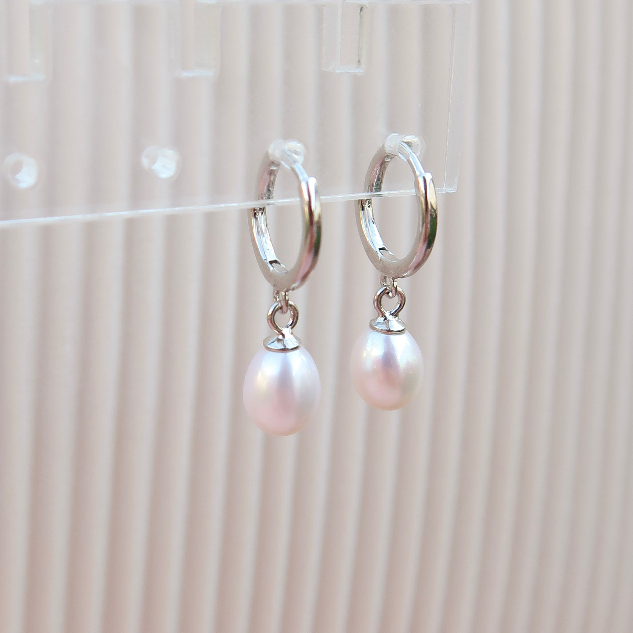 FRESHWATER PEARL HUGGIES - Silver