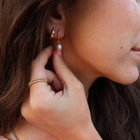 FRESHWATER PEARL HUGGIES - Gold