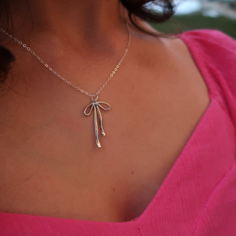 BOW NECKLACE - SILVER