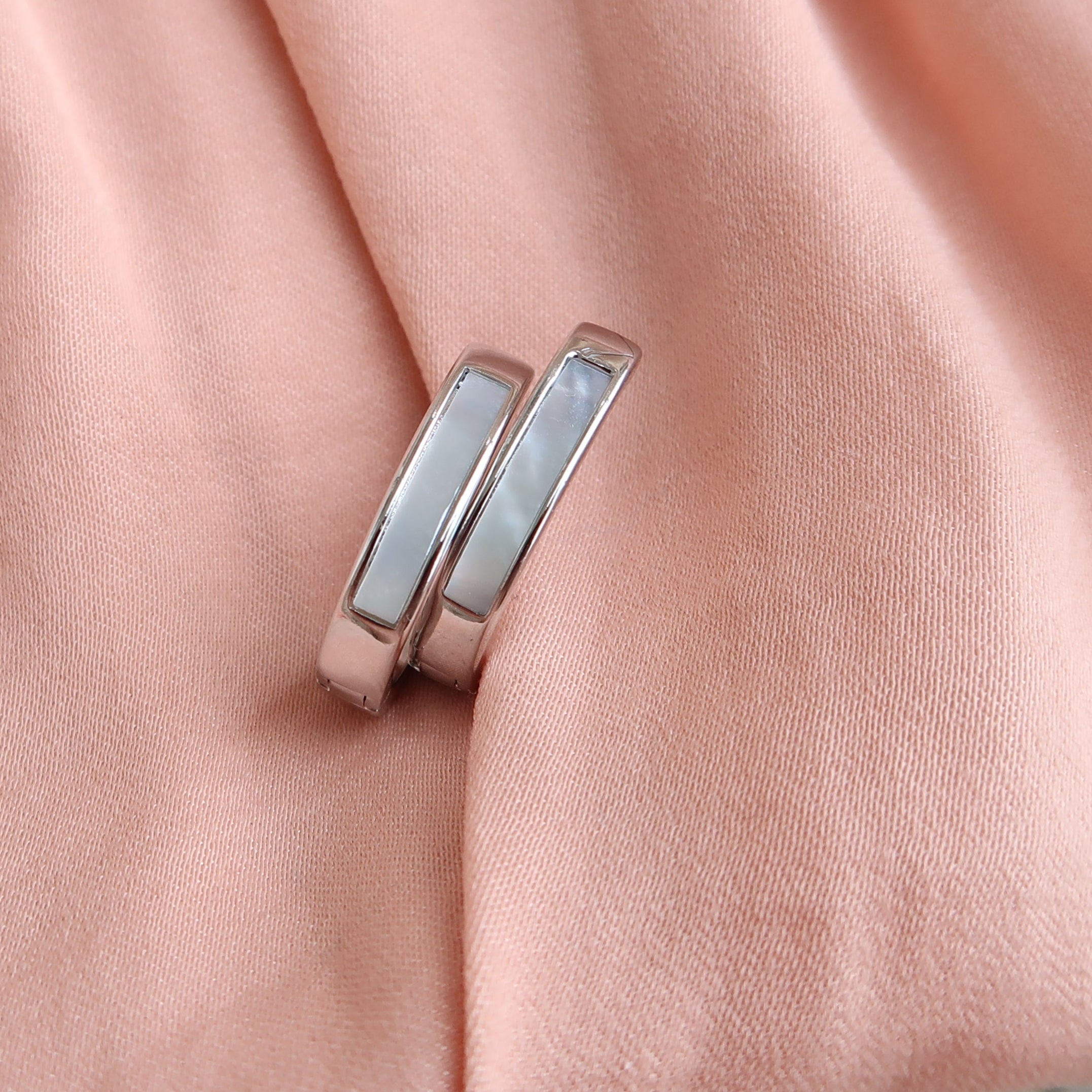 PEARL INLAY HUGGIES - Silver
