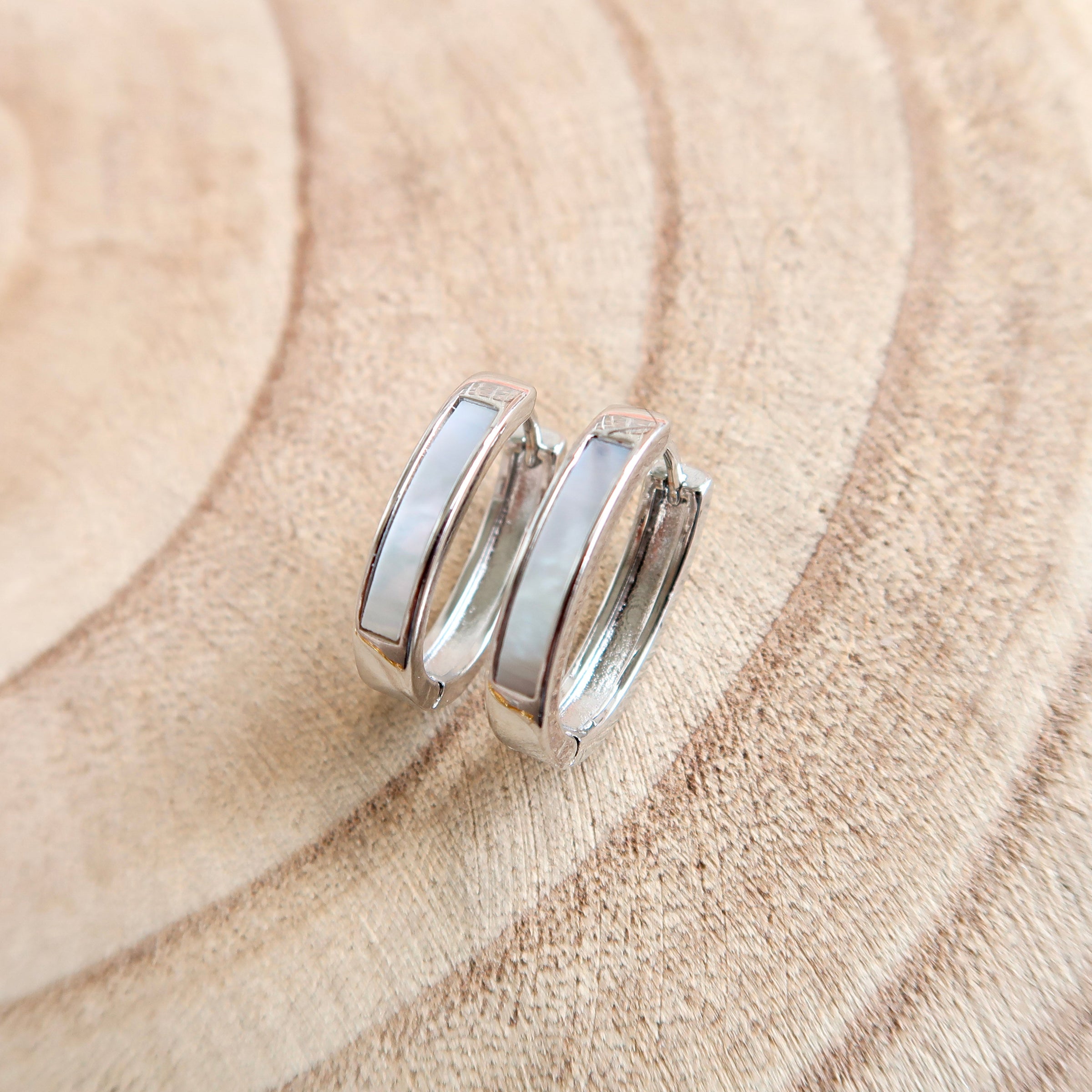 PEARL INLAY HUGGIES - Silver