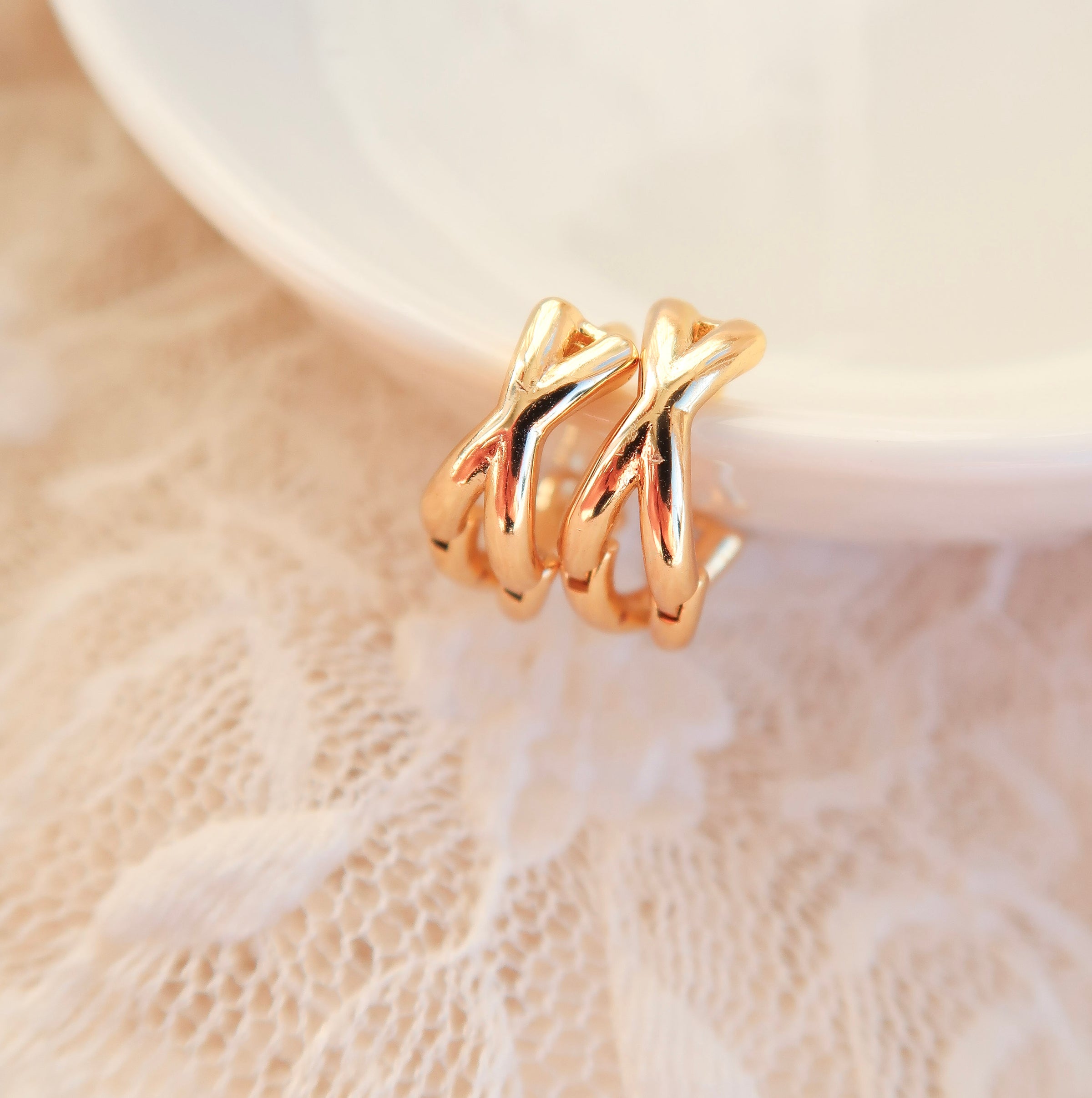 CRISS CROSS HUGGIES - Gold