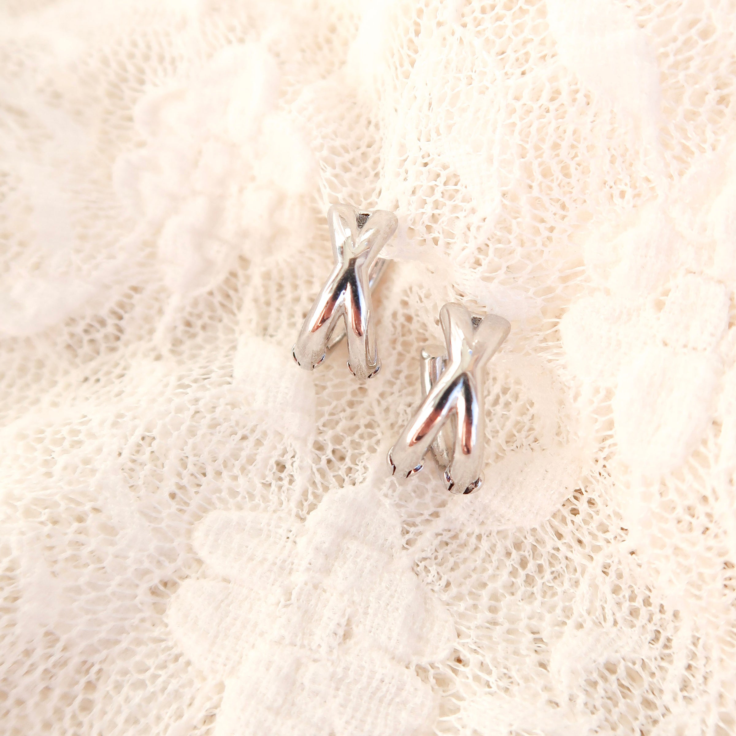 CRISS CROSS HUGGIES - Silver