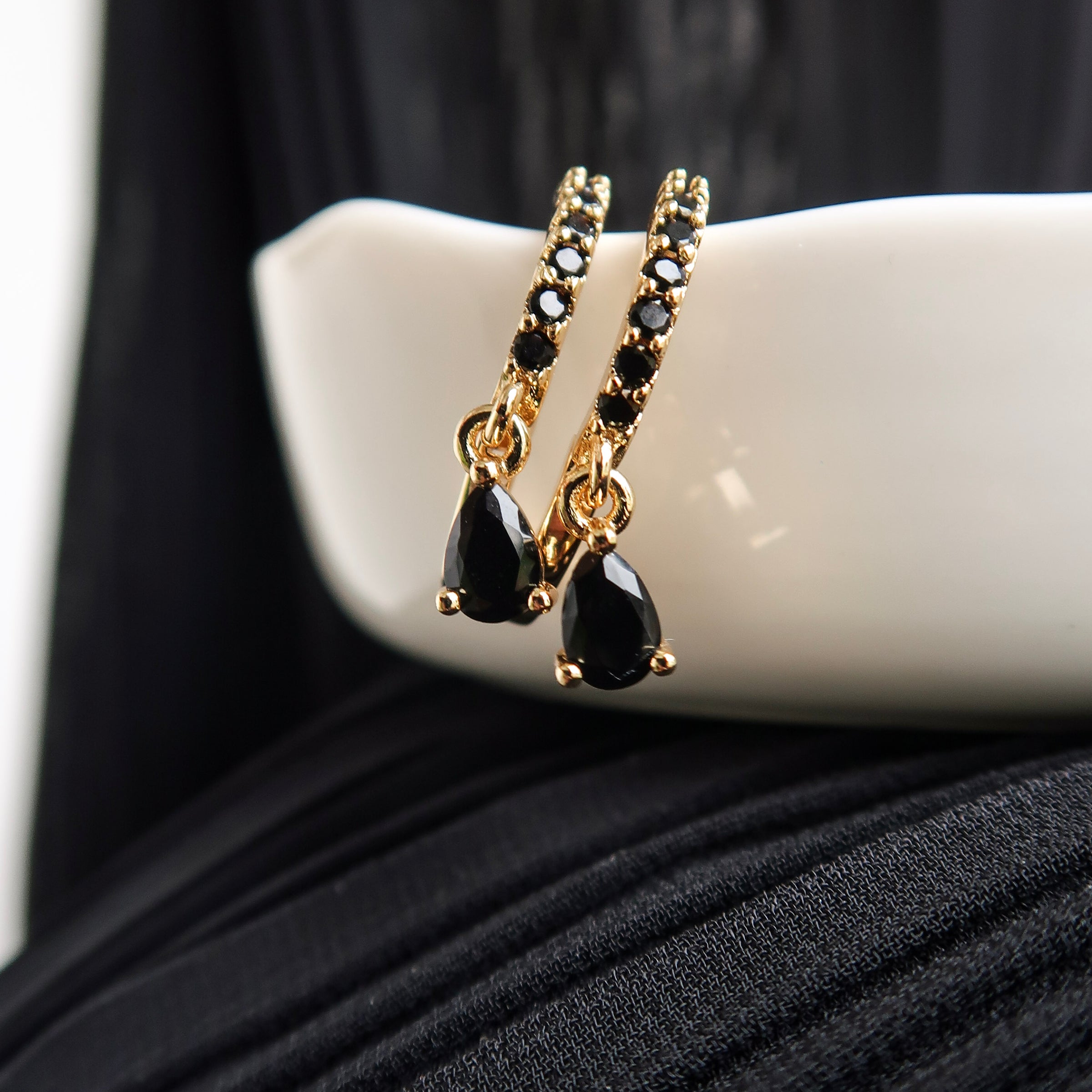 BACK IN BLACK HUGGIES - Gold